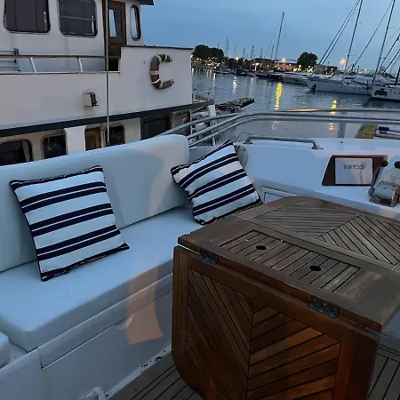 Carios - Yacht A Quai 塞特港