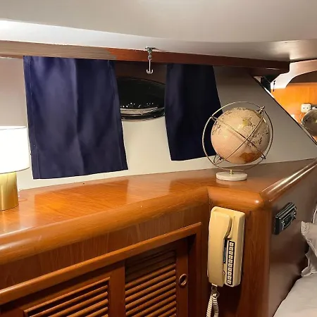 Tekne Carios - Yacht A Quai Sète