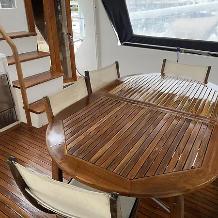 Carios - Yacht A Quai Sète