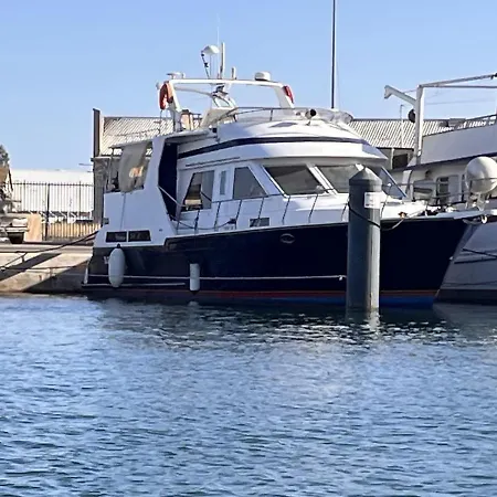 Carios - Yacht A Quai 船屋 塞特港