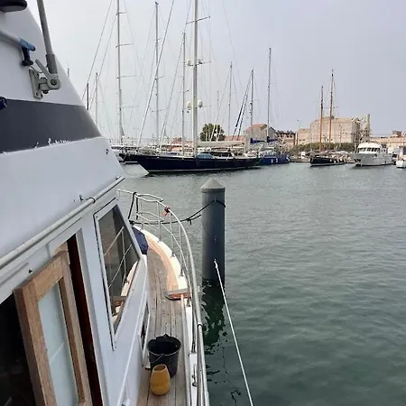 Carios - Yacht A Quai * 塞特港